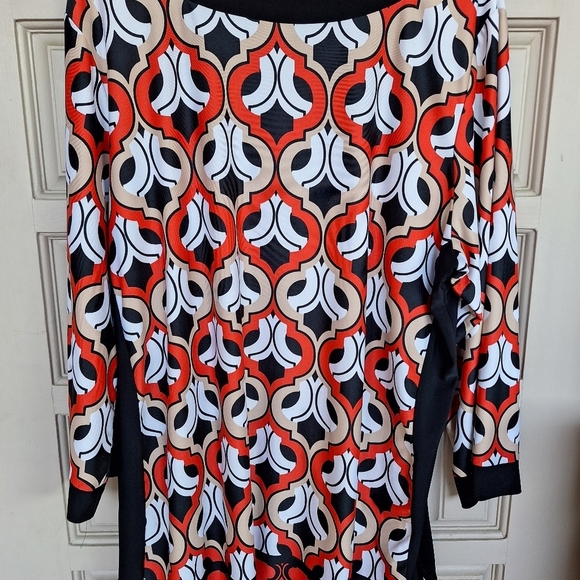Red/Black Graphic Print Tunic Sz2X Stretchy Contrast Collar/Cuffs Machine Wash - Picture 3 of 7